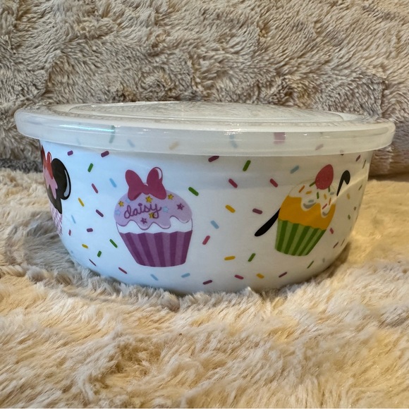 🧁Disney Cupcakes & Sprinkles design Ceramic Covered Bowl Large🧁 - Picture 2 of 6
